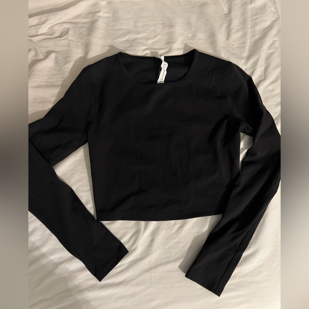 Lululemon Black long sleeve crop top with open logo back